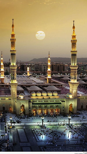 Al-Masjid an-Nabawi in Medina at dusk with full moon and illuminated minarets HD phone wallpaper