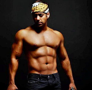 Salman Khan shirtless studio portrait with headband and dark background, Male Extrême, Salman Khan Body HD wallpaper