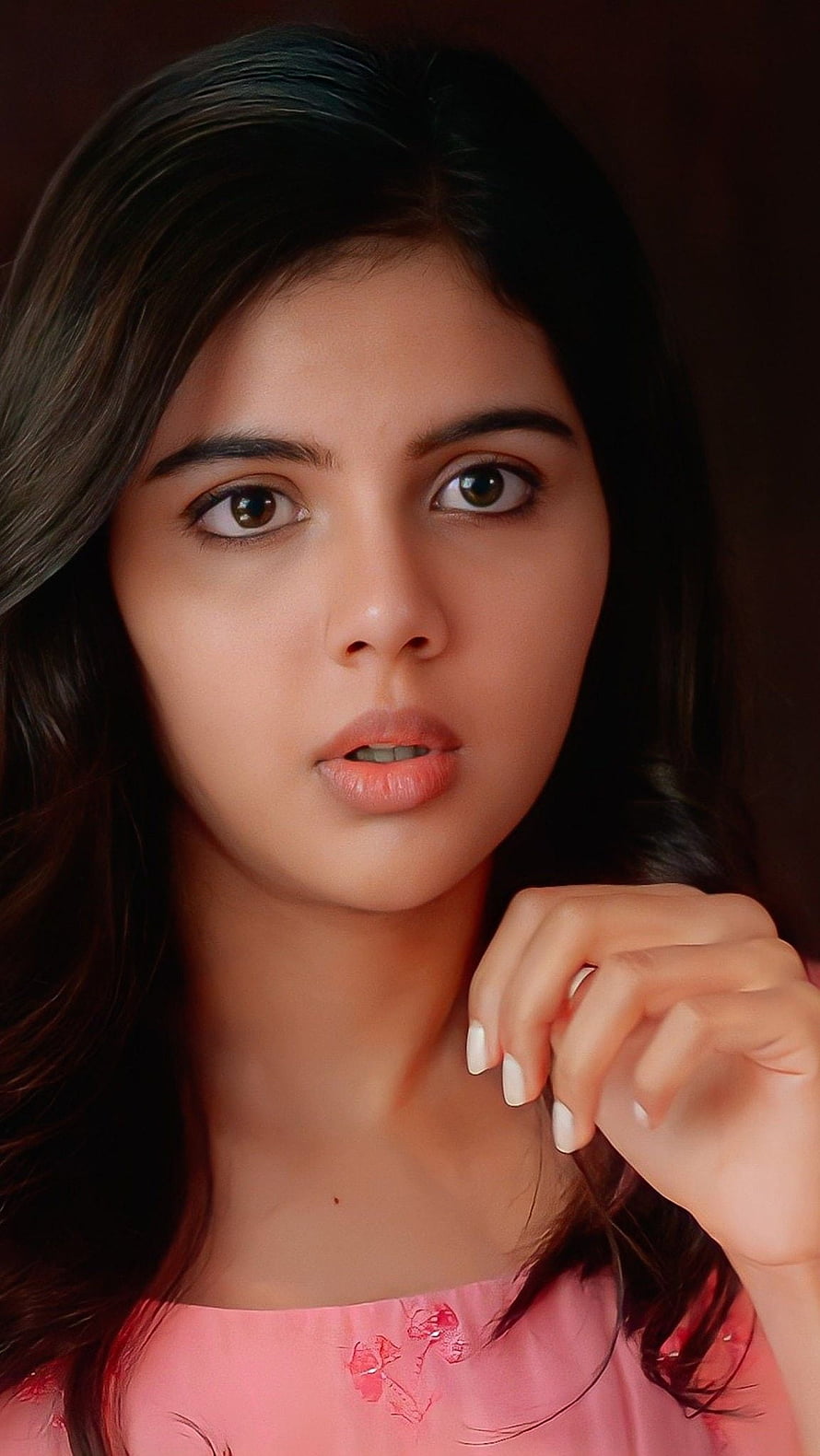 Kalyani Priyadarshini Portrait in Pink Blouse with Dark Hair HD phone wallpaper
