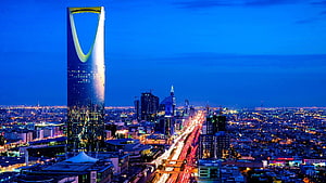Kingdom Centre Tower and Riyadh Cityscape at Night with Light Trails HD wallpaper