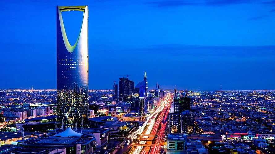 Kingdom Centre Tower and Riyadh Cityscape at Night with Light Trails HD wallpaper