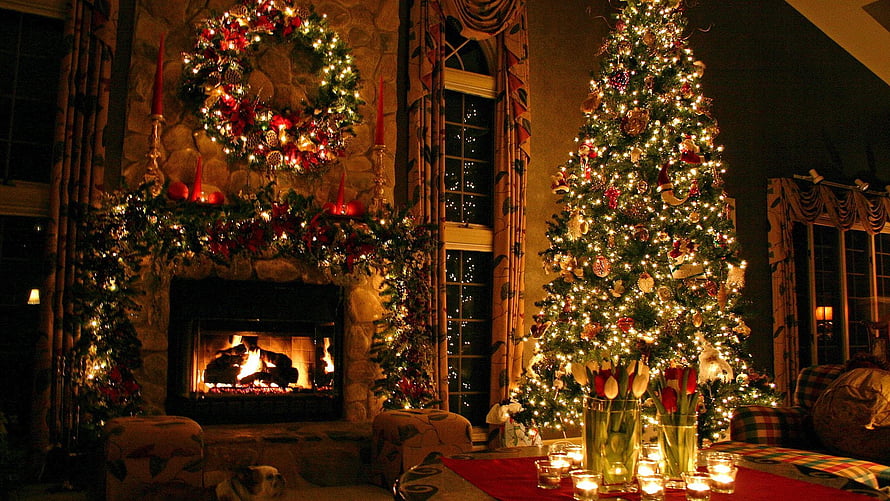 Cozy Christmas Living Room With Fireplace, Wreath, And Illuminated Tree HD wallpaper