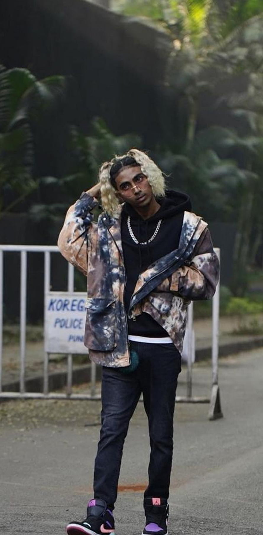 Young Man With Bleached Hair Wearing Tie-Dye Jacket And Black Hoodie Street Style Portrait, Mc stan HD phone wallpaper