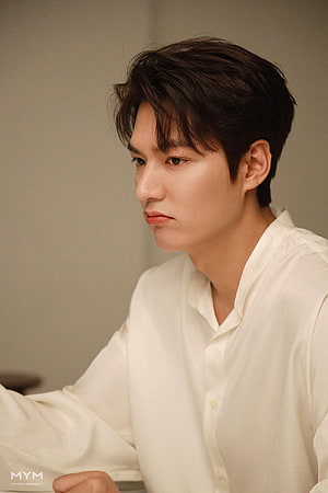 Lee Min Ho in a white shirt with a pensive expression and soft studio lighting HD phone wallpaper