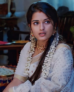 Priyanka Jain in Traditional White Attire with Floral Garland and Gold Jewelry HD phone wallpaper