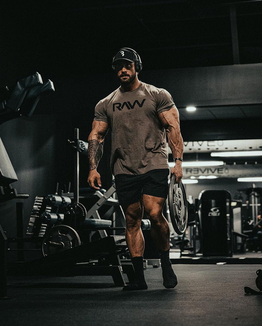 Muscular Man Walking in Gym Holding Weight Plate, Cbum, cbum- HD phone wallpaper