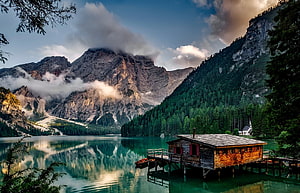 Serene Alpine Lake with Wooden Boathouse and Majestic Mountain Reflections HD wallpaper