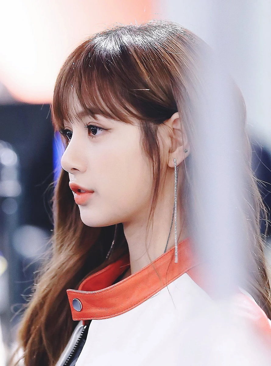 Lisa Lalisa Manoban Profile Portrait in White and Orange Jacket HD phone wallpaper