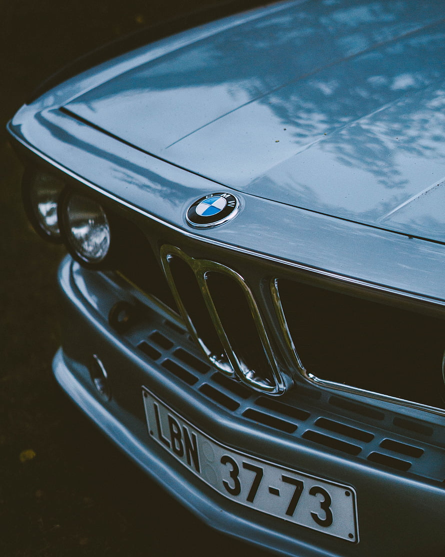 Classic BMW Front Grille Close-Up with Vintage License Plate and Chrome Details HD phone wallpaper