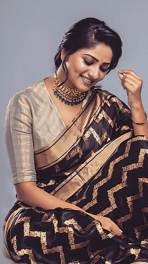 Rachita Ram in Black and Gold Silk Saree with Traditional Jewelry HD phone wallpaper