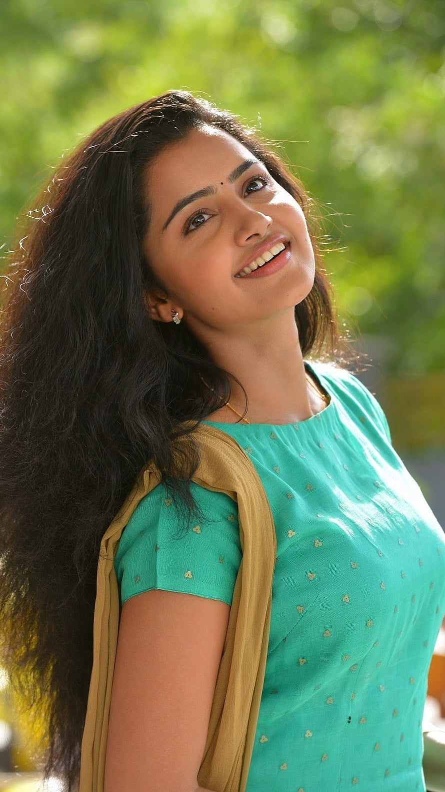 Rashmika Mandanna smiling portrait in green traditional outfit with mustard dupatta, Anupama Parameswaran, Anupama South Heroine HD phone wallpaper