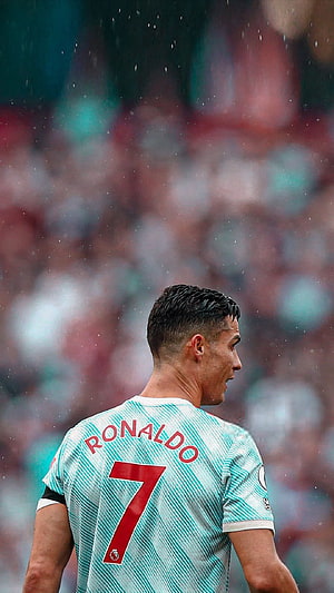 Cristiano Ronaldo Manchester United Number 7 Jersey Portrait in Rain, Manchester United Ronaldo 2022 , Cristiano Ronaldo 2022 HD phone wallpaper