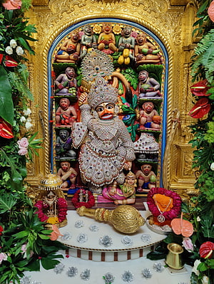 Kasturhan Dev Murti with Hanuman and Sita in Ornate Golden Temple Shrine, Jai shree ram, shree kastbhanjan dev, jai siyaram HD phone wallpaper