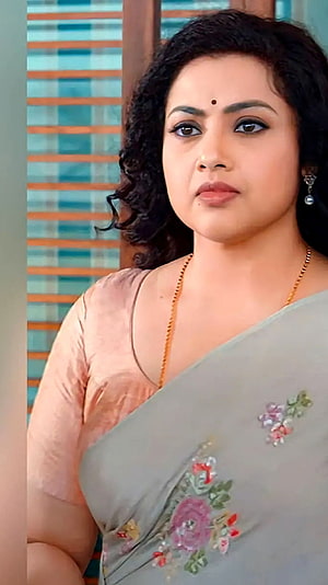 Meena Durai Swamy in a Floral Embroidered Saree with Traditional Jewelry HD phone wallpaper