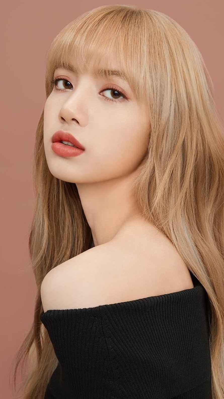 Lisa Blackpink Blonde Hair Portrait Wallpaper HD phone wallpaper