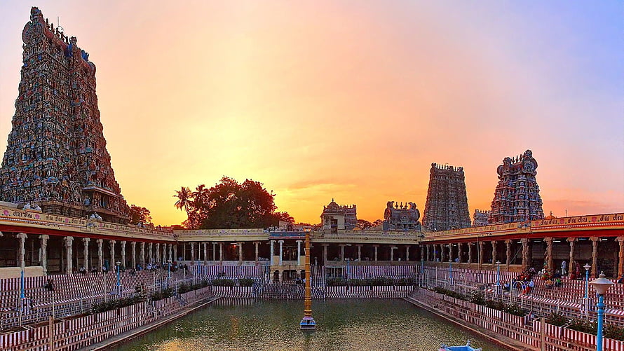 Meenakshi Amman Temple Gopurams and Sacred Pond at Golden Sunset in Madurai, Meenakshi Amman Temple in India, Hindu Temple HD wallpaper