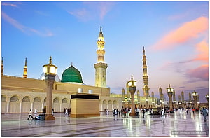 Masjid Al Nabawi Mosque in Medina at Dusk with Green Dome and Minarets HD wallpaper