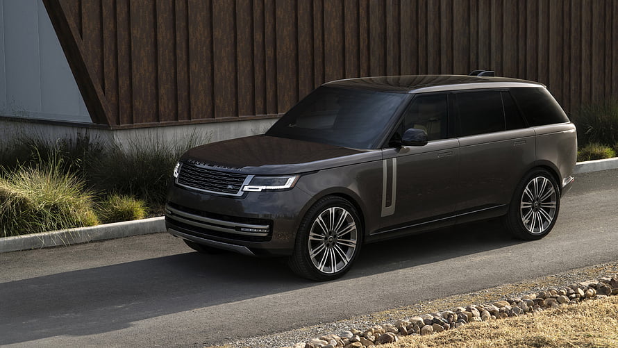 2023 Range Rover SE P400 LWB Luxury SUV in Dark Grey HD wallpaper