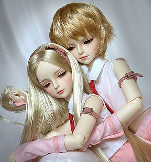 Realistic Ball Jointed Doll Couple in Pink and White Outfits HD phone wallpaper