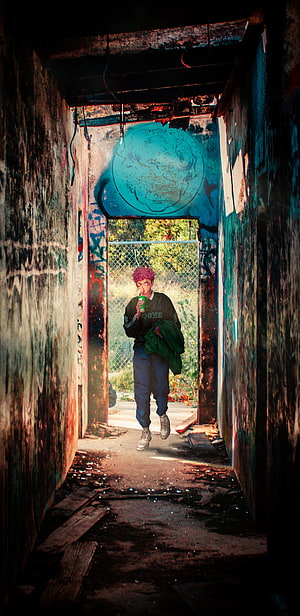 Yuji Itadori Walking Through Abandoned Alleyway in Jujutsu Kaisen Anime Art HD phone wallpaper