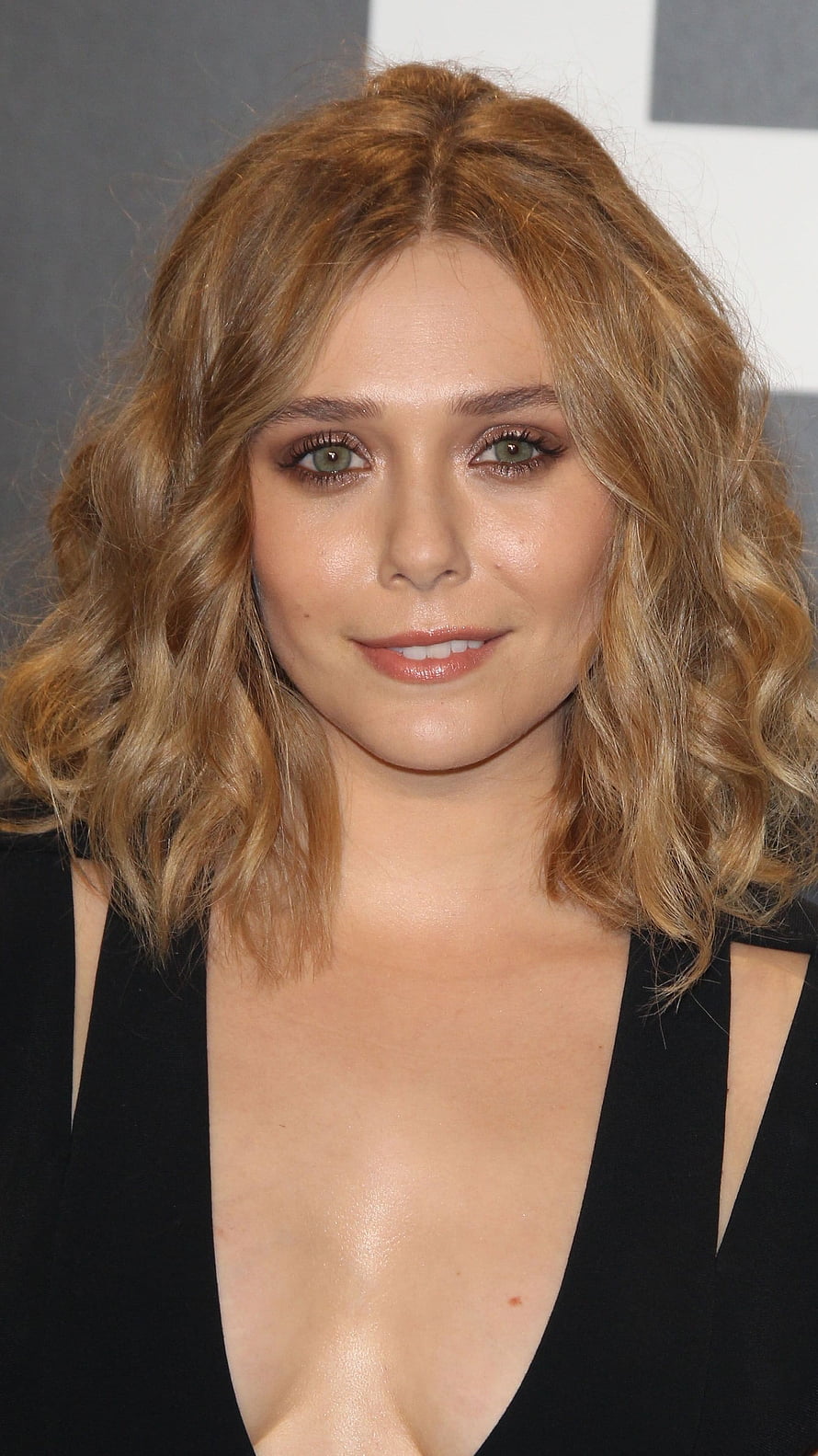 Elizabeth Olsen Portrait in Black Gown with Wavy Blonde Hair HD phone wallpaper