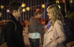 Emma Stone and Andrew Garfield as Gwen Stacy and Peter Parker in The Amazing Spider-Man HD wallpaper