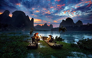 Cormorant Fishermen on Li River at Sunset with Karst Mountains HD wallpaper