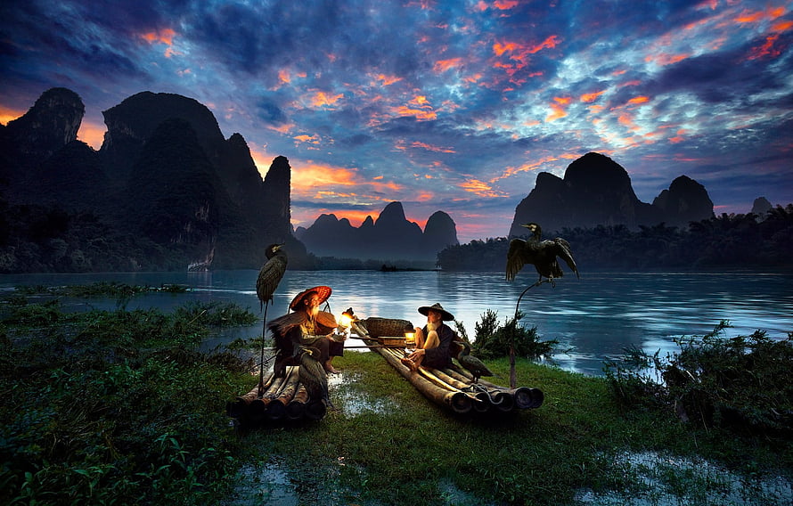 Cormorant Fishermen on Li River at Sunset with Karst Mountains HD wallpaper