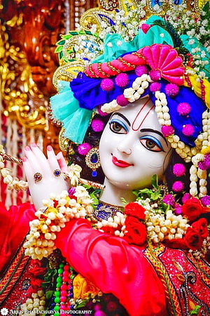 Colorful Radha Krishna Idol With Floral Crown And Jewels HD phone wallpaper