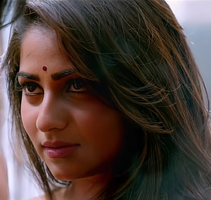 Rachitha Ram Close-Up Portrait With Red Bindi And Soft Natural Lighting HD wallpaper