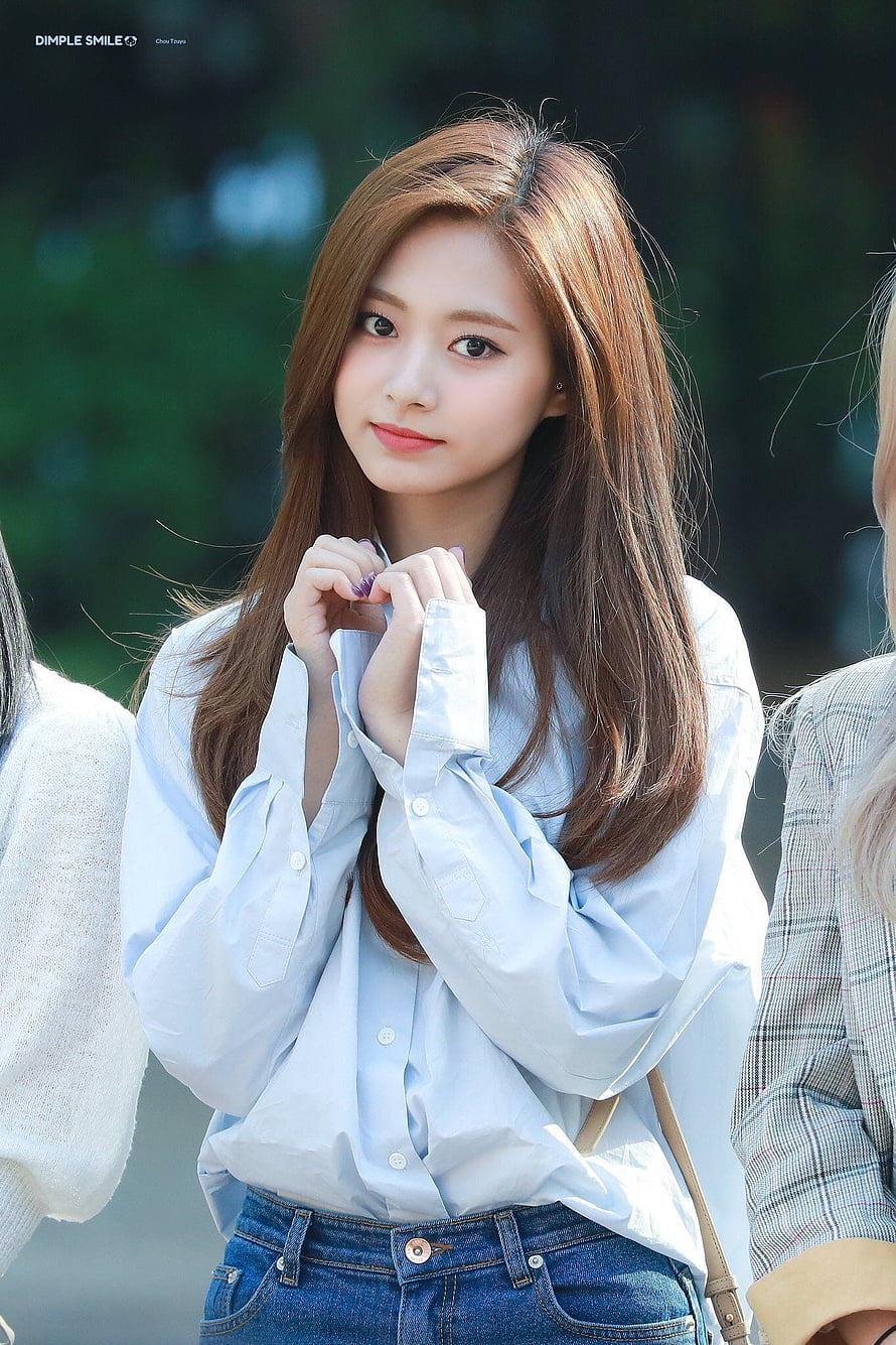 Peri from IZ*ONE in a light blue shirt and jeans, smiling with hands clasped HD phone wallpaper