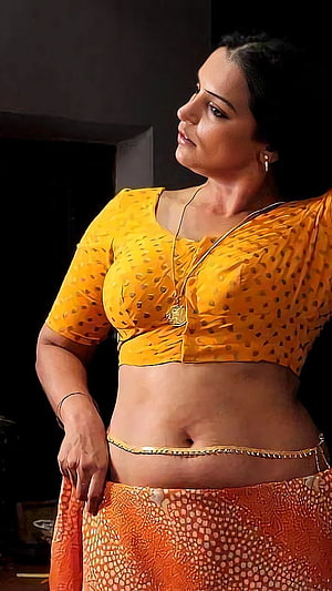Woman in Yellow and Orange Traditional Saree with Gold Jewelry, Swetha Menon, rathi nirvedam, malayalam movie HD phone wallpaper