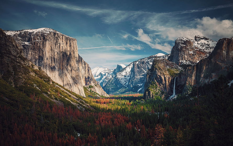 Yosemite Valley Scenic View with Snow-Capped Peaks and Autumn Forest HD wallpaper