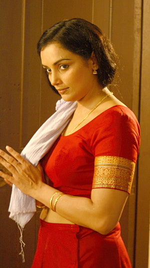Swetha Menon in Traditional Red Saree with Gold Embroidery and White Dupatta HD phone wallpaper