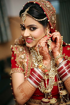 Indian Bride in Red Lehenga with Gold Jewelry and Henna HD phone wallpaper