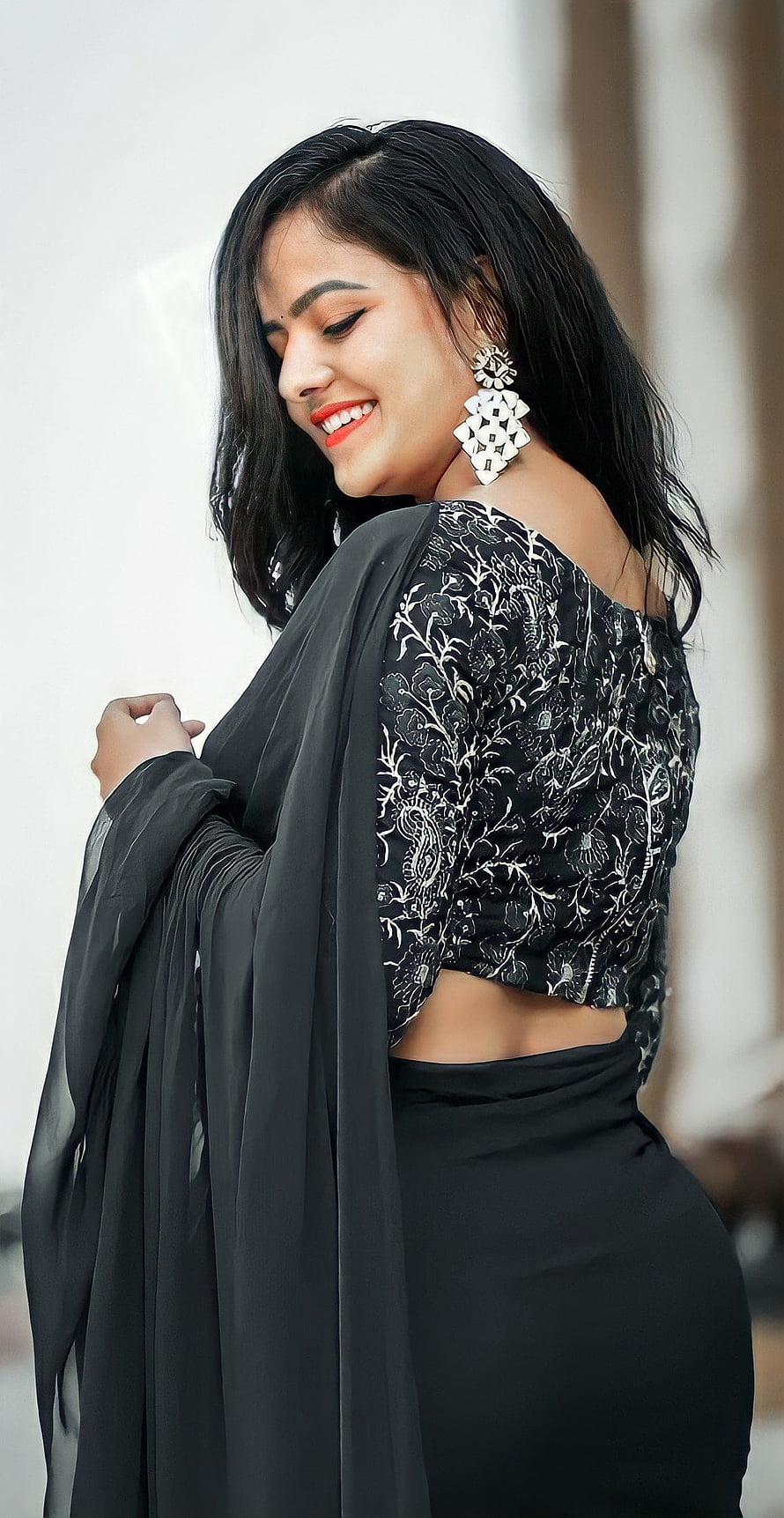 Vaishnavi Chaitanya in Black Embroidered Crop Top and Flowing Drape HD phone wallpaper