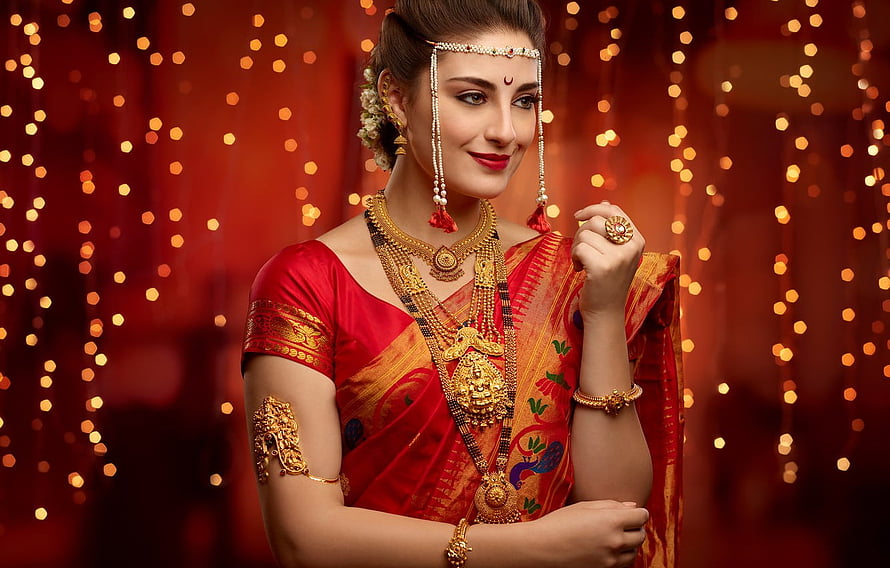 Indian woman in red silk saree with traditional gold jewelry and festive bokeh background, girl, fashion, Smile, beautiful, figure, model, pretty, beauty, brunette, pose, cute, indian, makeup, sari, Jewellery, traditional for , section девушки, Jewellery Model HD wallpaper