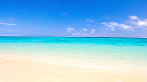 Sunny tropical beach with turquoise water and clear blue sky HD wallpaper