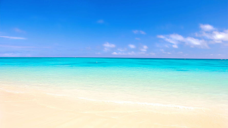 Sunny tropical beach with turquoise water and clear blue sky HD wallpaper