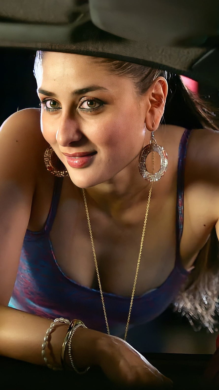 Kareena Kapoor Khan in a blue top with large hoop earrings and gold jewelry HD phone wallpaper