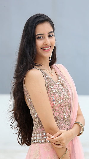 Simrat Kaur in Elegant Pink Embroidered Lehenga with Gold Jewelry HD phone wallpaper