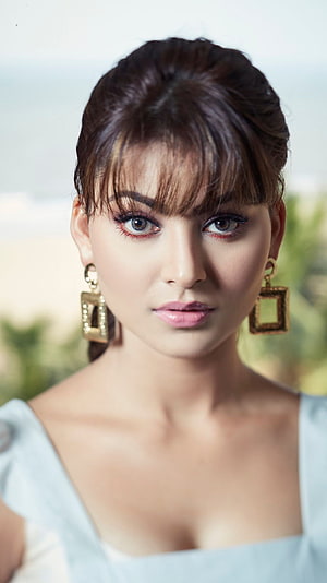 Urvashi Rautela Portrait With Gold Square Earrings And Soft Makeup HD phone wallpaper