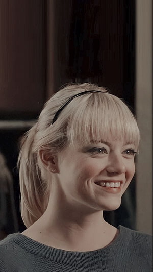 Emma Stone as Gwen Stacy in The Amazing Spider-Man with blonde hair and headband, Gwen Stacy. The Amazing Spider Man In 2022. Emma Stone Gwen Stacy, Gwen Stacy, Andrew Garfield Spiderman, Emma Stone Spiderman HD phone wallpaper