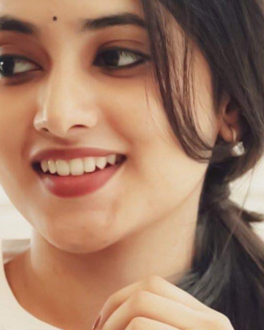 Priyanka Arul Mohan Close-Up Portrait with Warm Smile and Dark Hair HD phone wallpaper