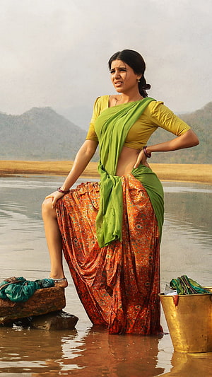 Woman in traditional saree washing clothes by a river with mountains in background, Samantha in Rangasthalam HD phone wallpaper