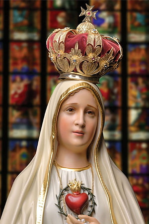 Our Lady of Fatima Statue with Golden Crown and Sacred Heart HD phone wallpaper