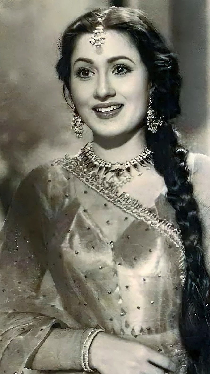 Helen Indian Actress Vintage Portrait in Traditional Saree and Jewelry HD phone wallpaper