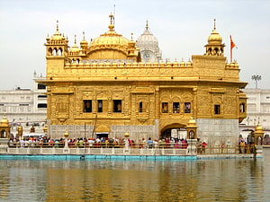 Golden Temple Amritsar India - Harmandir Sahib Sikh Gurdwara Reflection in Holy Sarovar Pool, Golden Temple Golden Temple Golden - Harmandir Sahib - -, Golden Temple 3D HD wallpaper