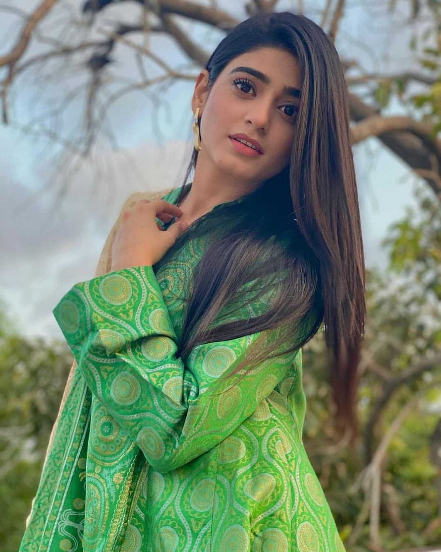 Sehar Khan in Green Printed Traditional Outfit with Long Hair HD phone wallpaper
