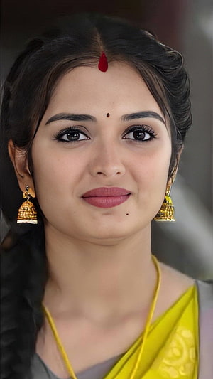 Priyanka Jain in Traditional Yellow Saree with Gold Temple Earrings and Red Bindu HD phone wallpaper